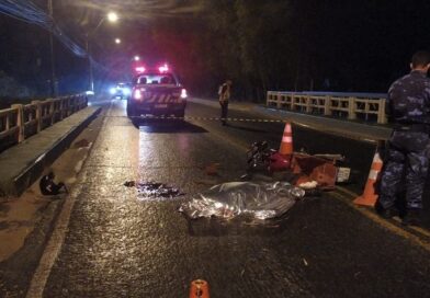 Porto Seguro: motociclista de 47 anos morre após colidir contra mureta de ponte